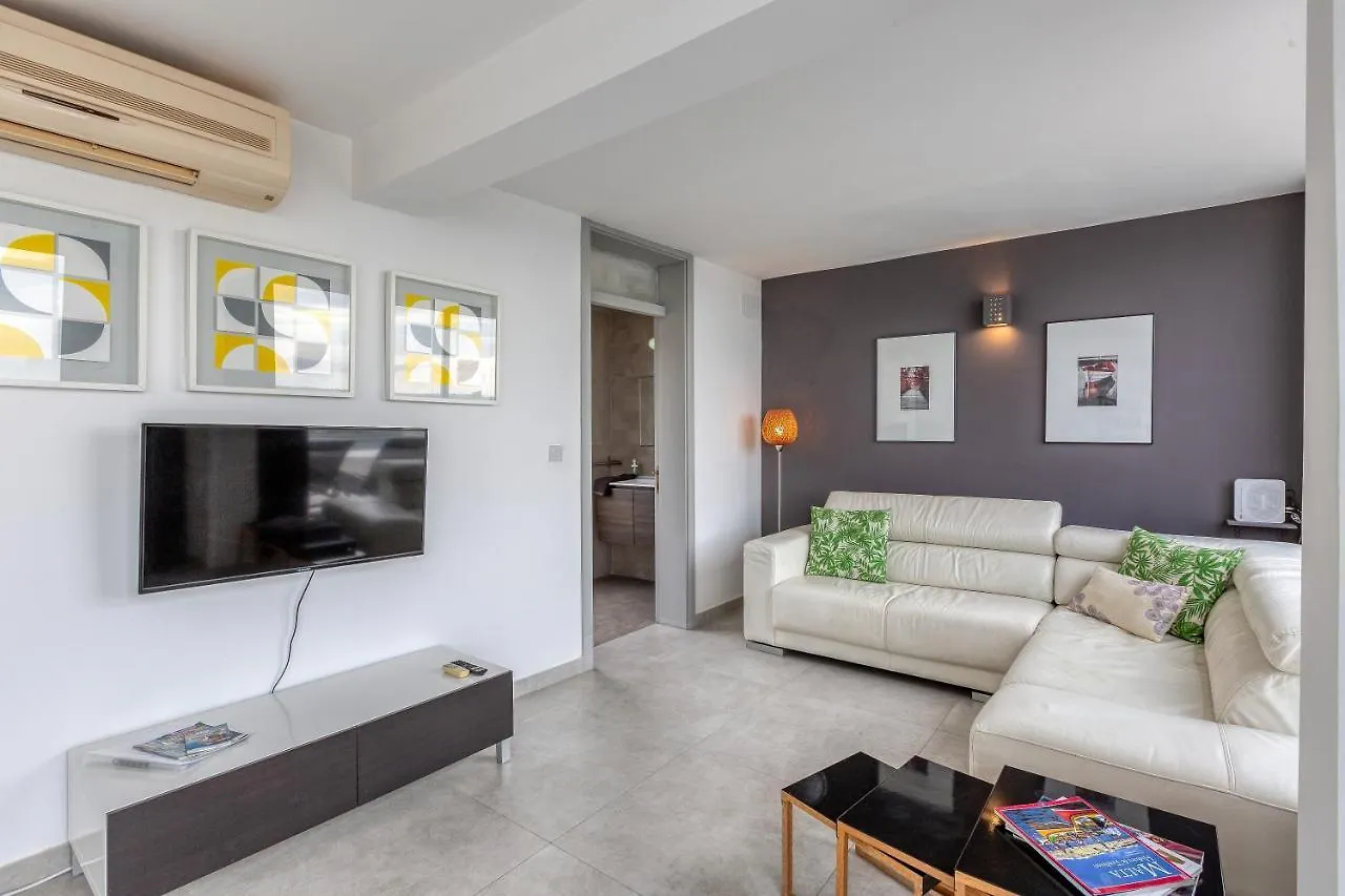 49/3 Seafront Duplex Penthouse In Valletta